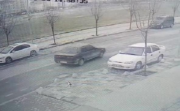 El freni çekilmeyi unutulan araç paniğe neden oldu