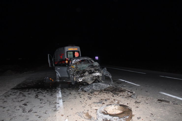 Kazada ölen anne-baba ve 27 günlük bebekleri yan yana toprağa verildi