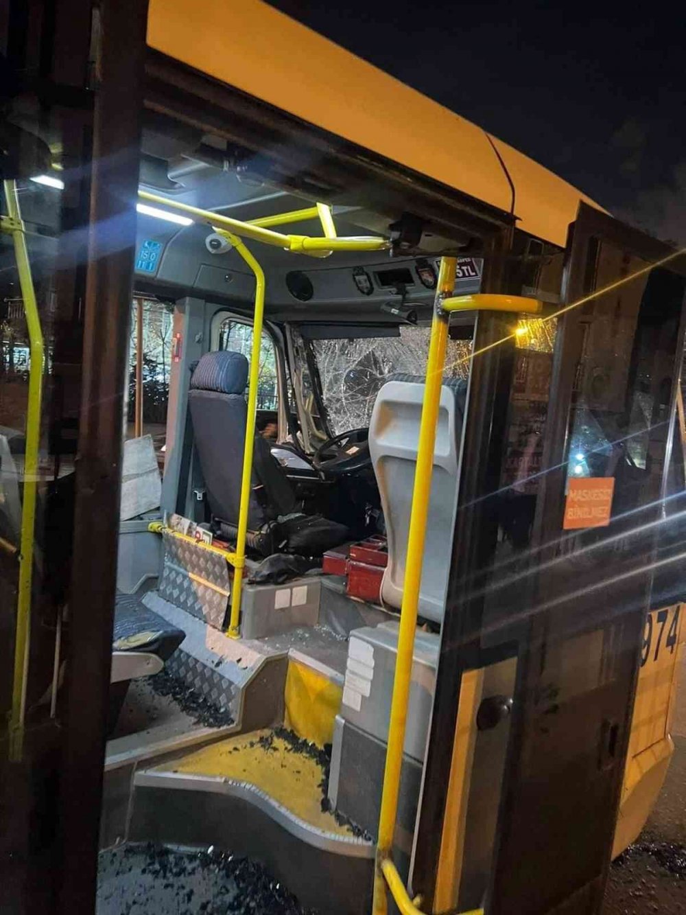 Alkollü sürücü iki araca çarptı