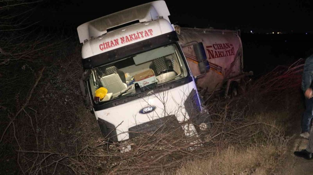 Alkolü tır sürücüsü şarampole uçtu