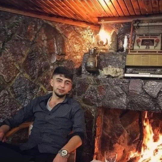 Kontrolden çıkan otomobil çaya uçtu