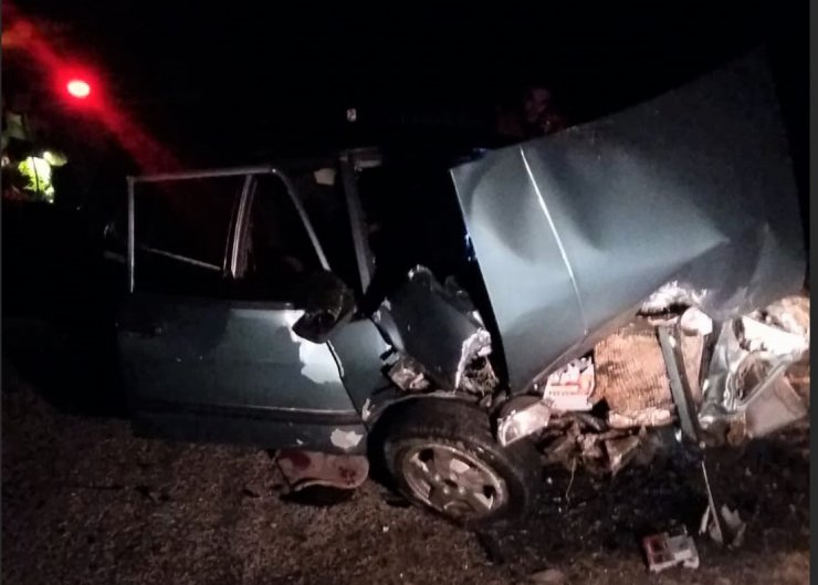 Otomobiller çarpıştı: 1 ölü, 1 yaralı