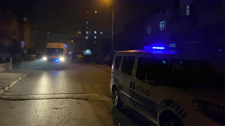 Sokak ortasında bıçaklı kavga