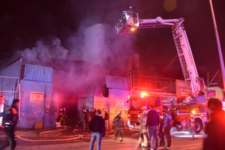 Geri dönüşüm deposunda yangın