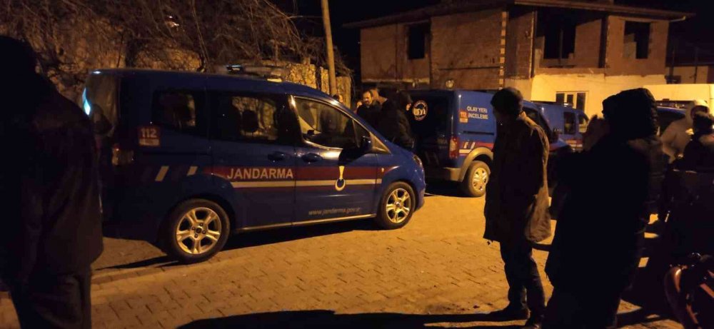 Hastaneden izinli geldiği evinde kardeşi tarafından ölü bulundu