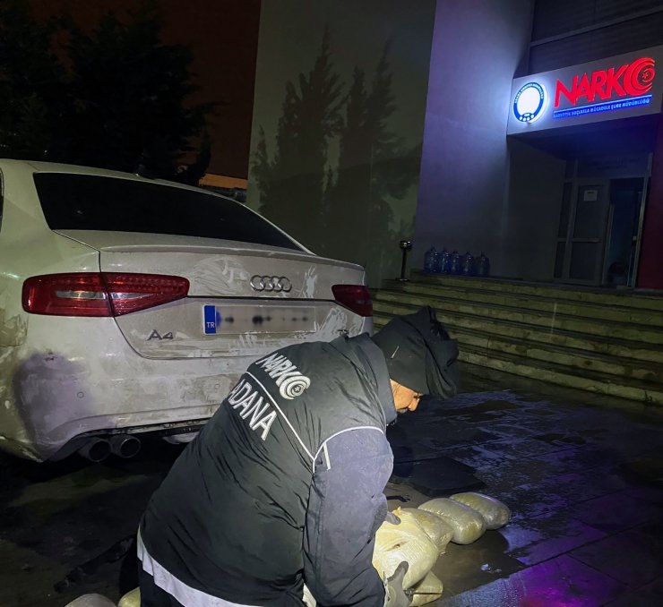 Otomobilin tamponundan 11,7 kilo esrar çıktı