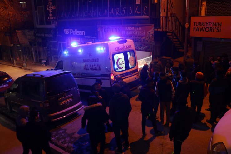 Evde boğazı kesik halde ölü bulundu