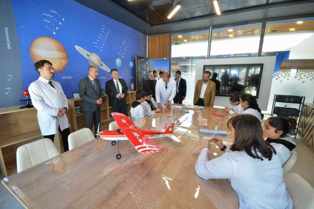 Konya'da 75 bin öğrenciye yeni nesil eğitim için kayıtlar başladı