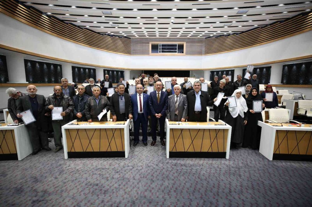 Konya'da mahalle sakinleri yeni tapularına kavuştu