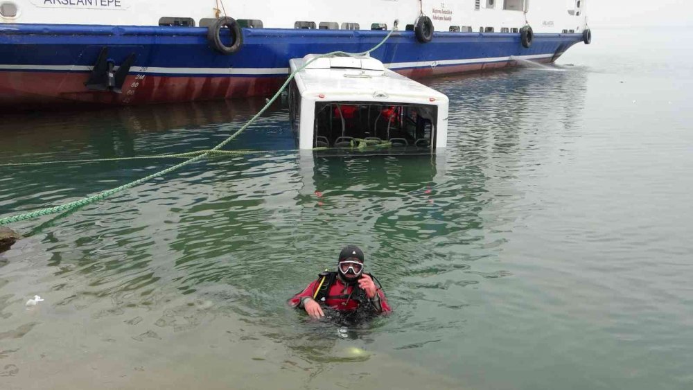 Göle uçan yolcu otobüsünde can pazarı