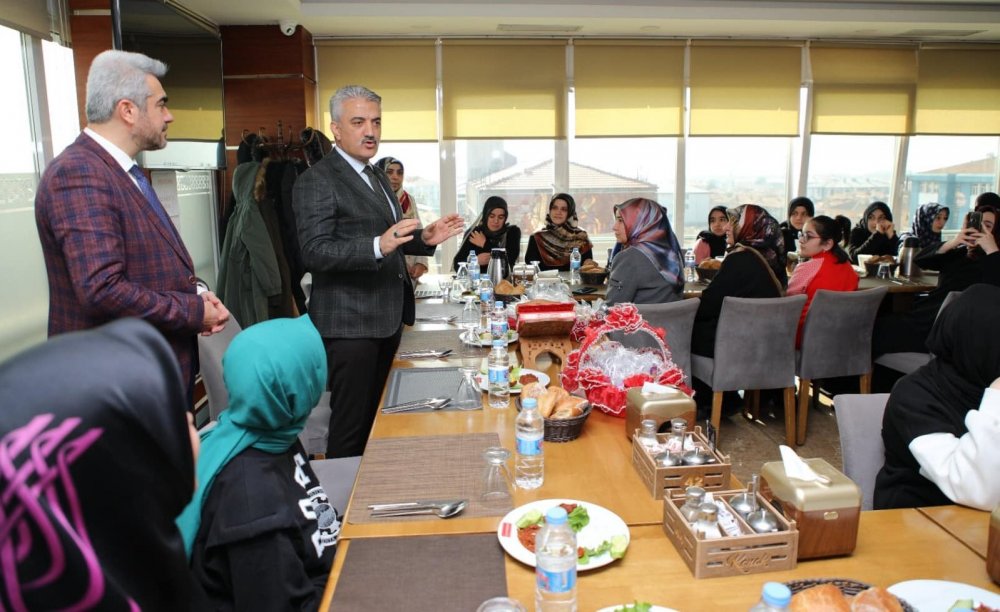 Hafızlığını tamamlayan öğrenciler için program düzenlendi