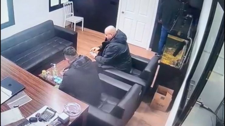 10 milyon liralık gasp kamerada, ilk işi otomobil almak oldu