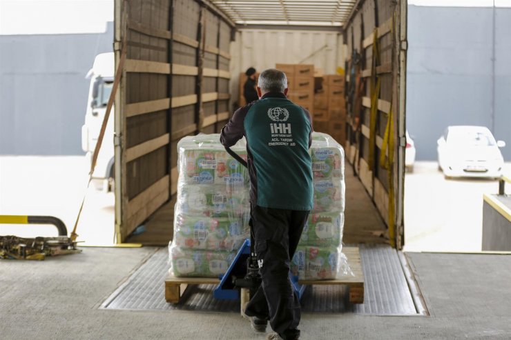 İHH'dan Ukrayna’ya mobil aşevi ve yardım malzemesi