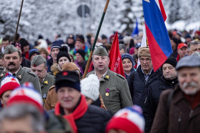 81 yıldır düzenlenen geleneksel "İgman Yürüyüşü" yoğun katılımla yapıldı