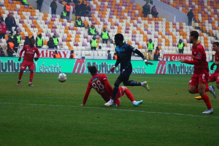 Adana Demirspor deplasmanda kazandı
