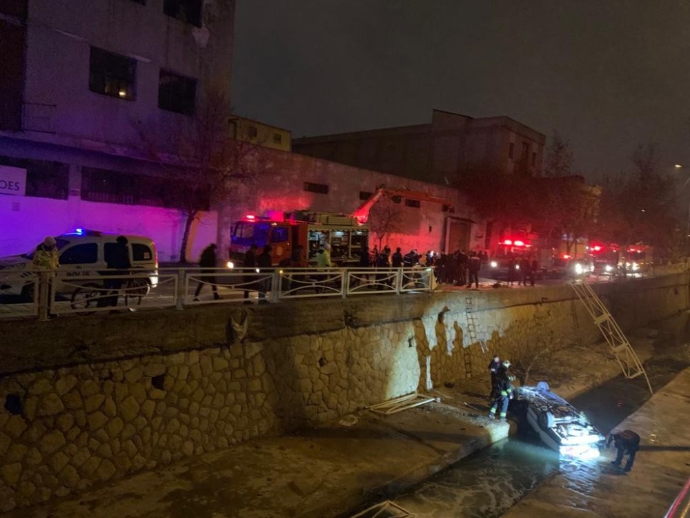 Gaziantep’te otomobil dereye uçtu