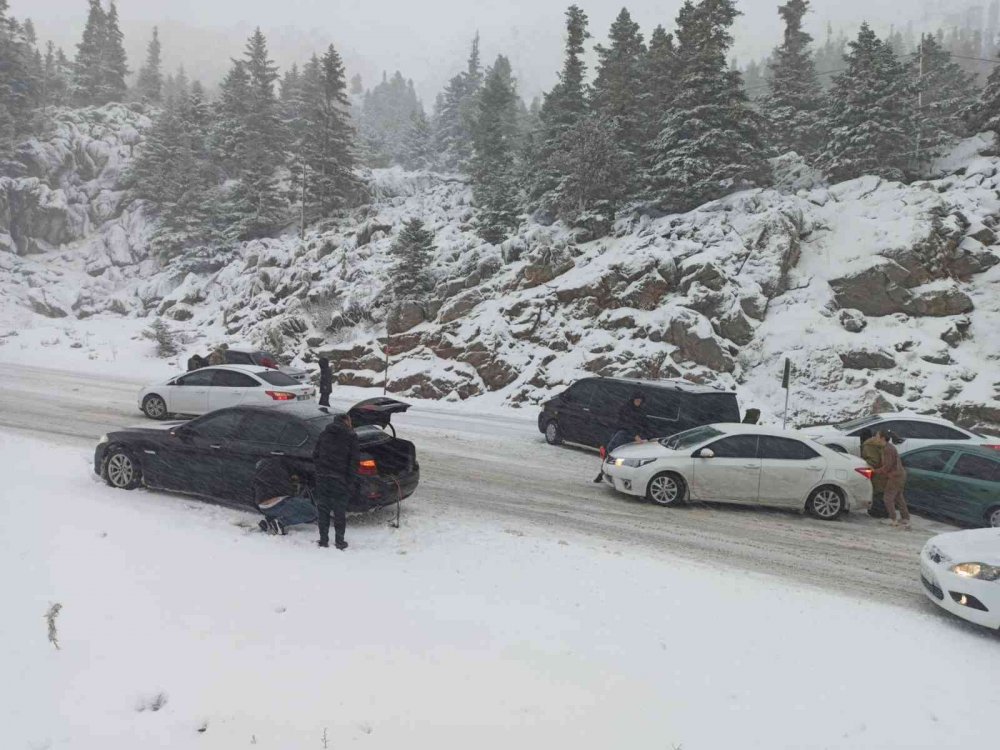 Konya'da kar yağışı etkili oluyor! Yetkililer uyardı