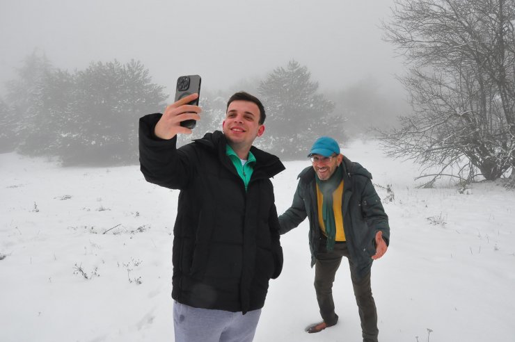 Manisa'da kar sevinci