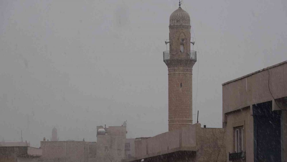Mardin’de yılın ilk karı lapa lapa yağdı