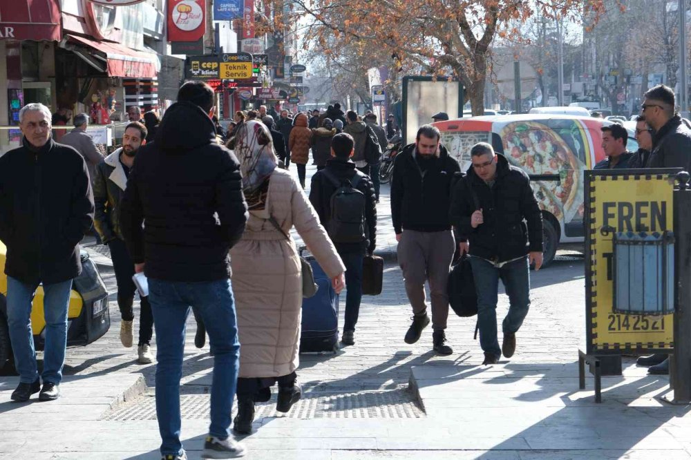 Son yılların en sıcak kış ayını geçiren Erzincan’da vatandaş şaşkın