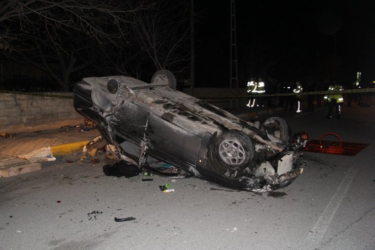 Yoldan çıkarak ağaca çarptı: 1 ölü, 2 yaralı