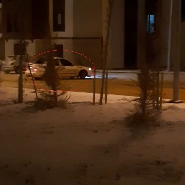 Buz tutan yolda drift attı