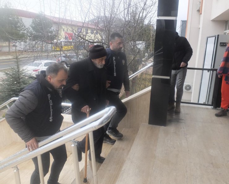 Emekli uzman jandarma, eşini ve oğlunu öldürdü