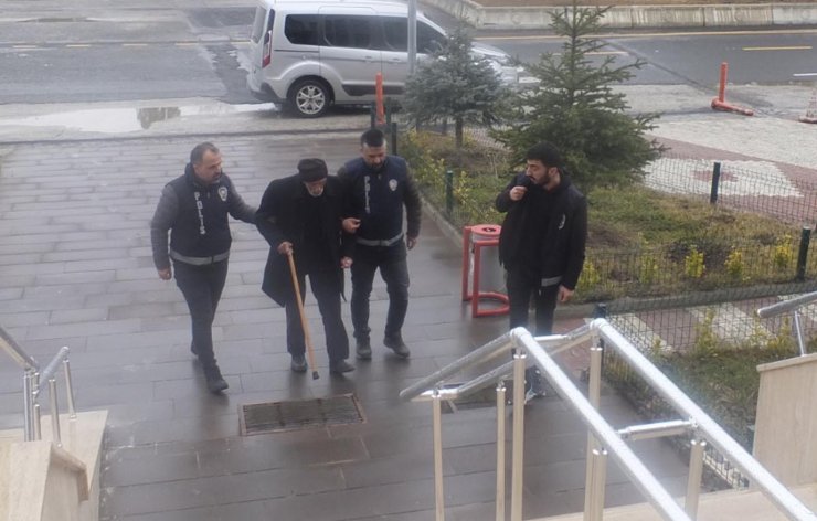 Emekli uzman jandarma, eşini ve oğlunu öldürdü