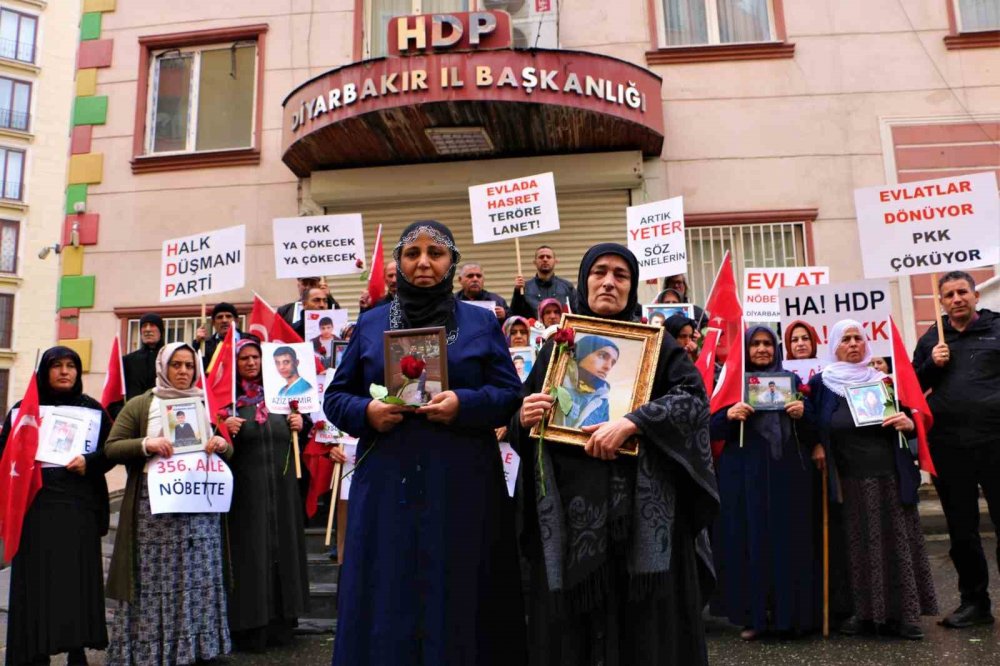 Evlat nöbetine katılan 2 aile gözyaşları içinde çocuklarına seslendi