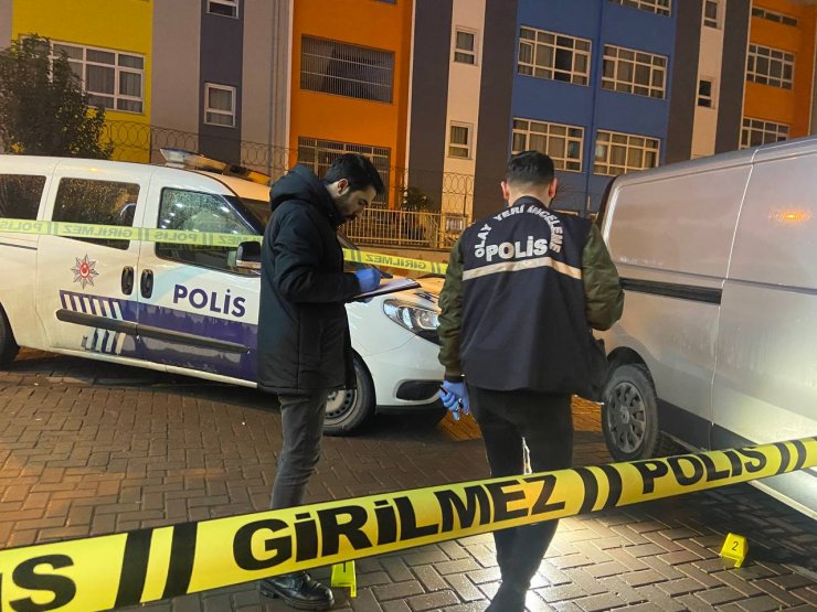 Husumetlisini sokak ortasında vurdu