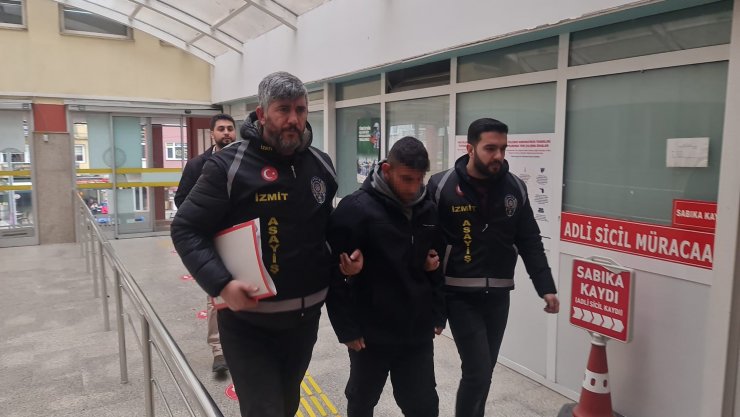 İş yeri kasası ve sadaka kutusunu çaldı