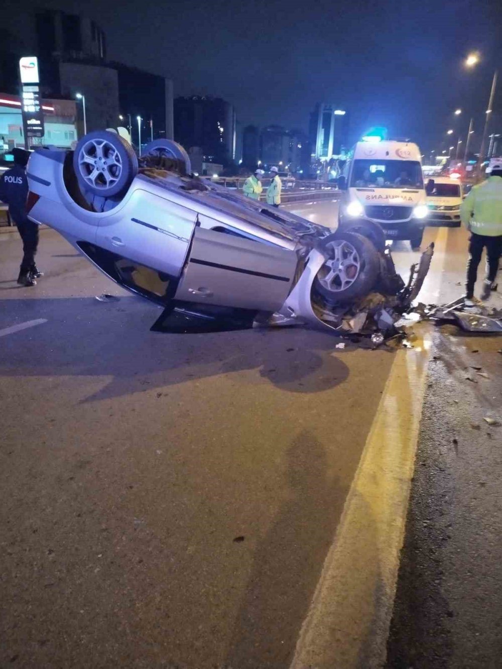 Kontrolden çıkan araç takla attı: 3 yaralı