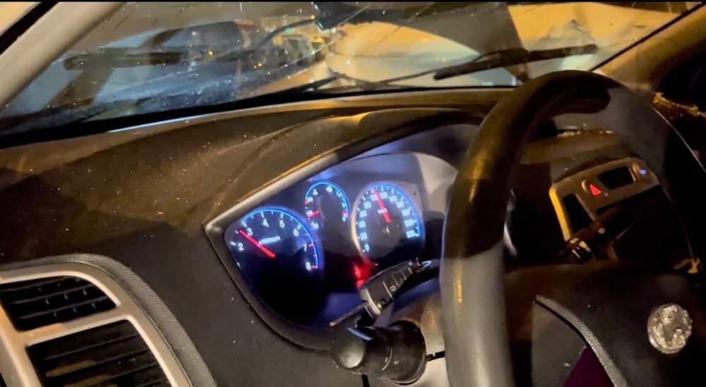 Kontrolden çıkan otomobil, park halindeki araçlara çarptı