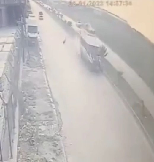 Köpekten kaçarken minibüsün çarptığı çocuk öldü