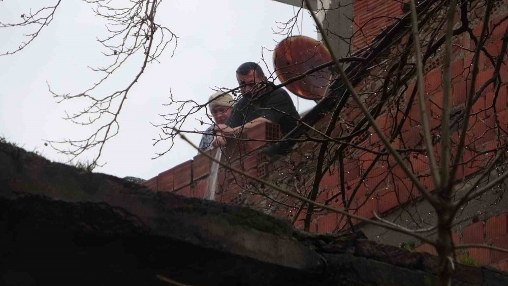 Metruk binada yangın