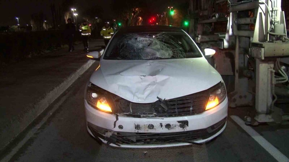 Otomobilin çarptığı yaya metrelerce sürüklendi