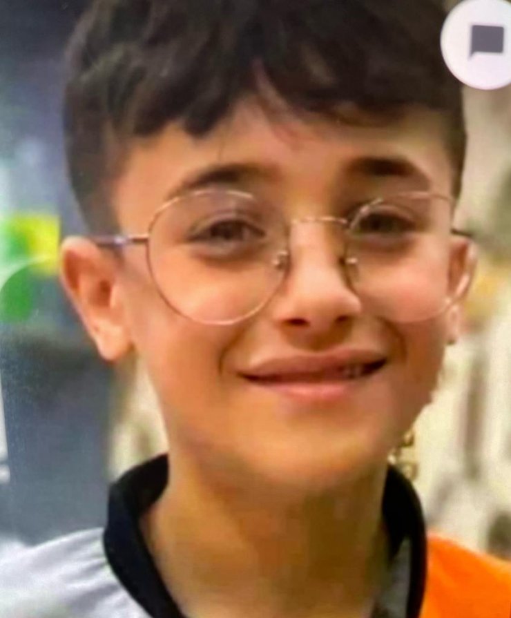 Üzerine kapı camı düşen berber çırağı kurtarılamadı