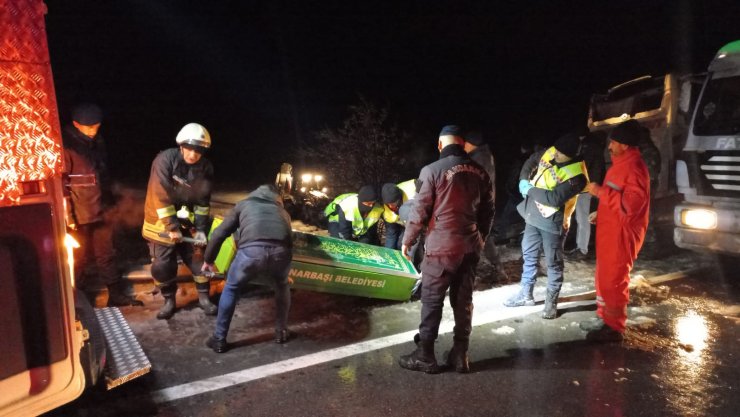 Yolcu otobüsü şarampole devrildi: 3 ölü, 25 yaralı