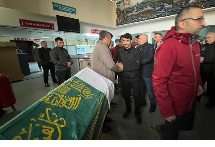 Yolun karşısına geçerken hafif ticari aracın çarptığı Enise hemşire, öldü