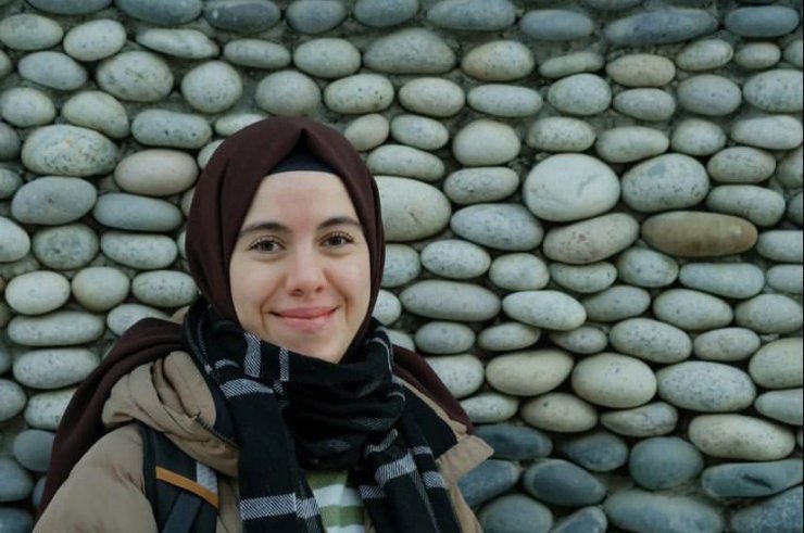 Yolun karşısına geçerken hafif ticari aracın çarptığı Enise hemşire, öldü