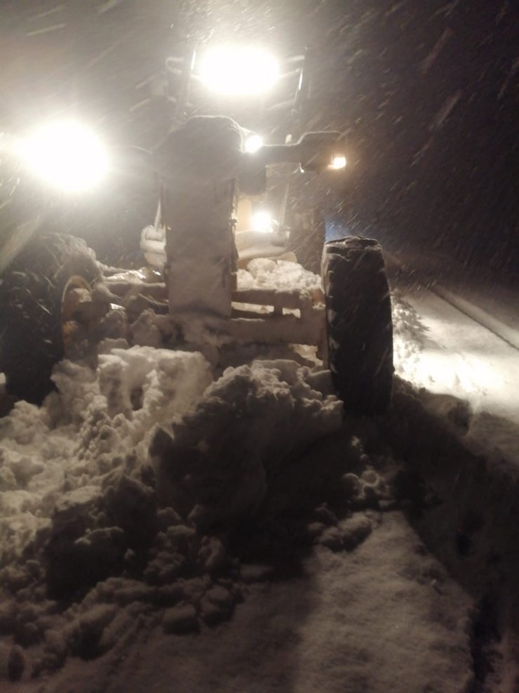 Diyarbakır’da kardan kapanan 116 mahalle yolu ulaşıma açıldı
