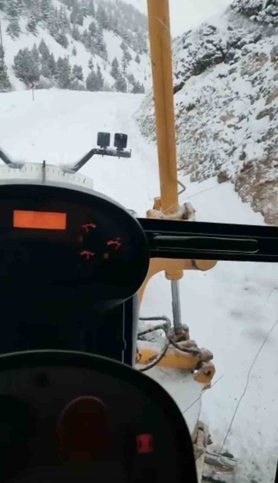 Adana’ya kış geldi, karla mücadele başladı