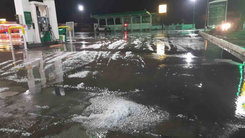 Antalya’da doludan kaçan araçlar akaryakıt istasyonlarına sağındı