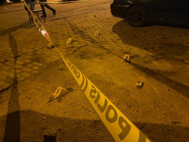 Evinin önünde öldürüldü, katil zanlısı aranıyor