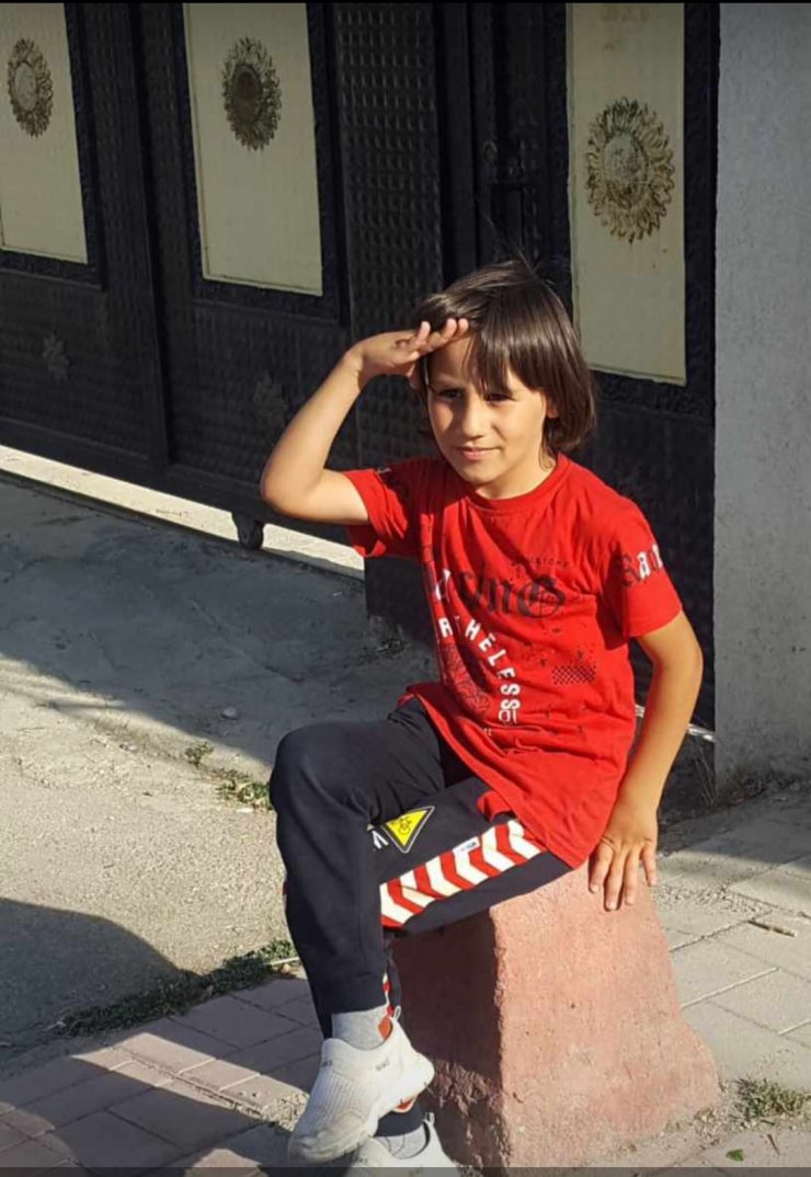 Köpek saldırısında hayatını kaybeden Emir, toprağa verildi