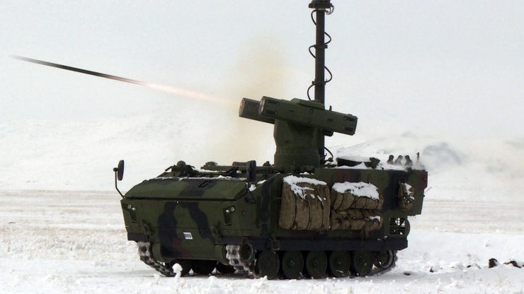 Mehmetçik, hedefleri lazer güdümlü 'CİRİT' füzesi ile vurdu