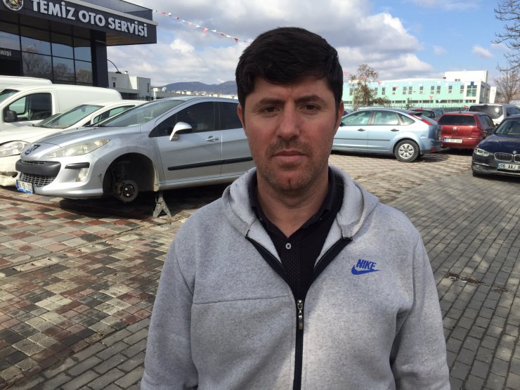 Otomobilinin lastiklerinin çalındığını ilerleyemeyince fark etti