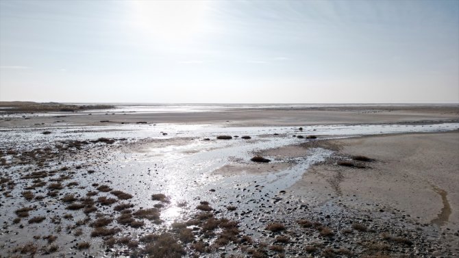 Tuz Gölü'nün su alanı yüzde 10 seviyelerine kadar düştü