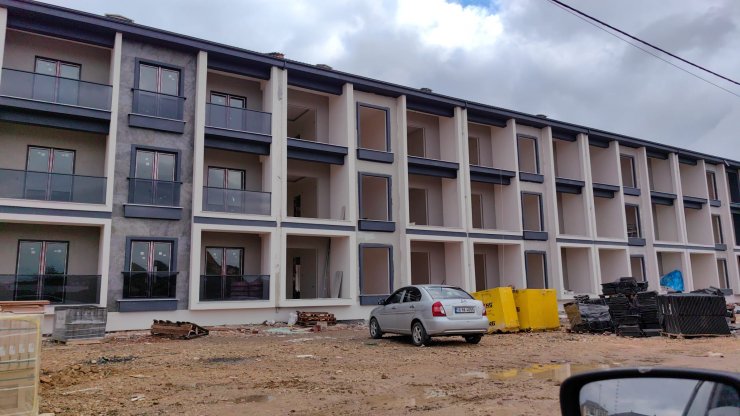 3'üncü kattan ağabeyinin üzerine, yük asansörünün halatı kopunca düşmüş