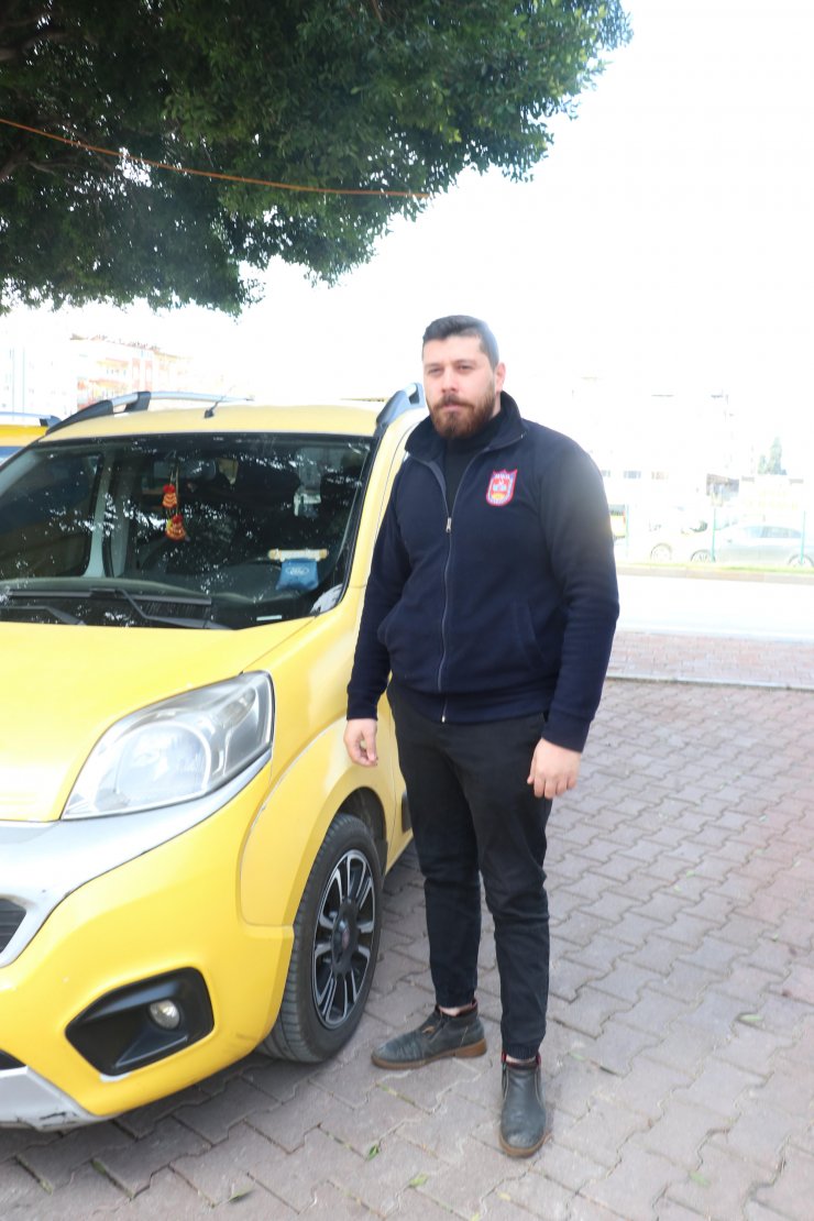 Bindiği taksinin ücretini ödemeyip, bıçakla şoföre saldırdı